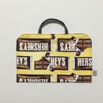 ぺたんこだけど、いっぱい入るバックインバック『ハーシーズチョコレート』イエロー
