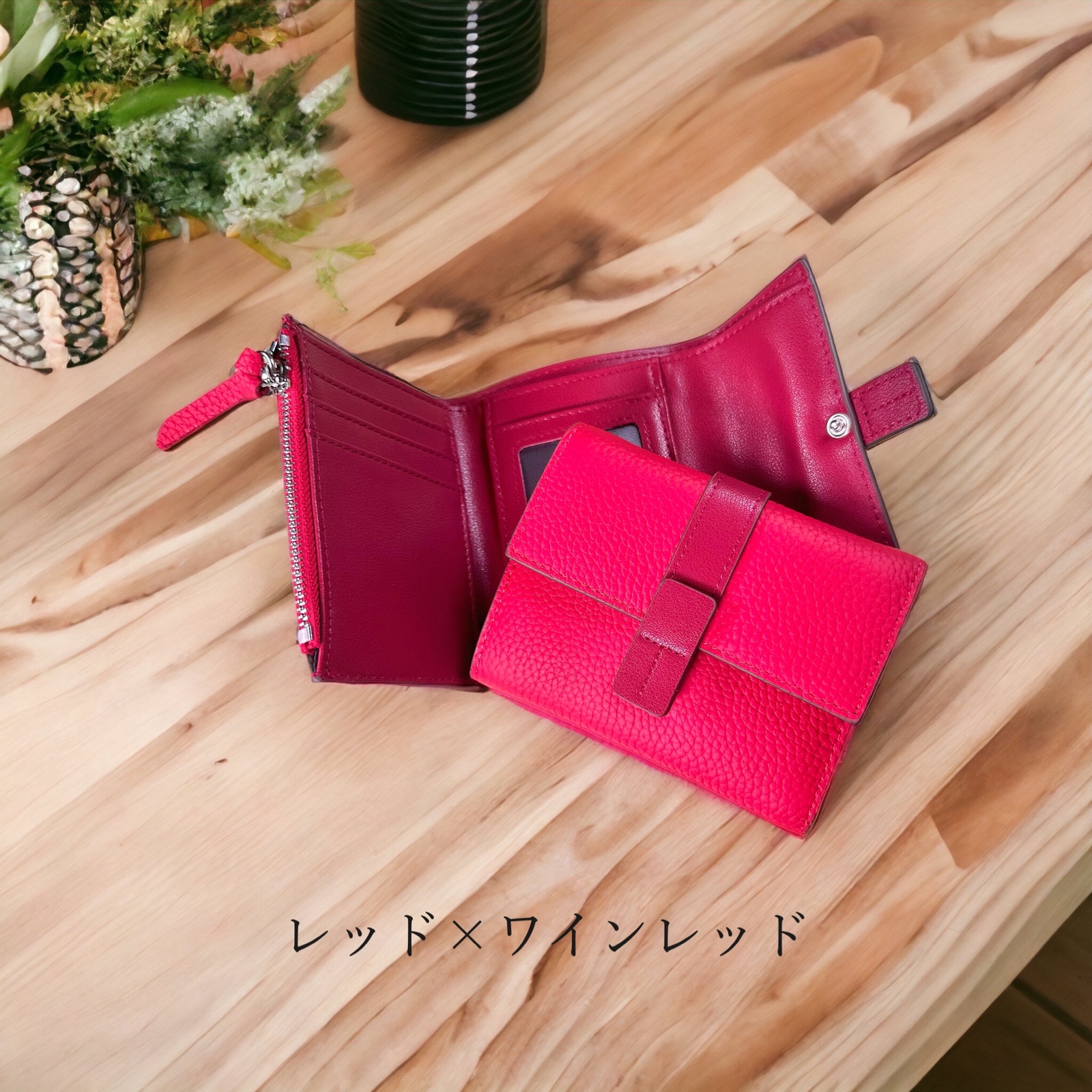 【未使用】ヴァレクストラ 二つ折り財布 マネークリップ レザー 赤 BAGGY'S ANNEX】 小銭入れ付き二つ折り財布 ¥13,750 (税込) 手に
