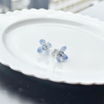 【雨のひとかけら/紫陽花】アジサイ　紫陽花　梅雨　 スワロフスキー　クリスタル　ピアス イヤリング フラワー 小さめ　花 ワイヤー 清楚 デート アクセサリー　