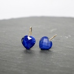 ハート型ラピスラズリの一粒ピアス　サージカルステンレス　デイリー　シンプル　夏　青