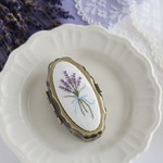 癒されラベンダーの刺繍アクセサリーケース/ピルケース