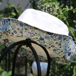 【再販】ブルーのバラで白い帽子。
