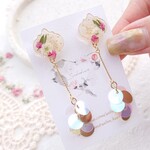 [YouTube作成品]かすみ草の揺れるスパンコールピアス／イヤリング  