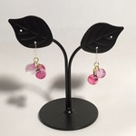 【H様より、オーダーいただきました。】ガラスの実のピアス＊ピンク