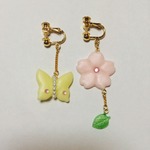 桜とちょうちょのイヤリング