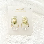 お花と5連パールのピアス｜ミニバラホワイト2