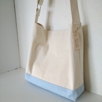 ななめ掛けできるショルダーバッグ（帆布、生成り×水色)