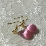 送料無料✨雫形ピンクキャッツアイのピアス