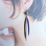 ブラック×ブルーフェザーのロングピアスorイヤリング