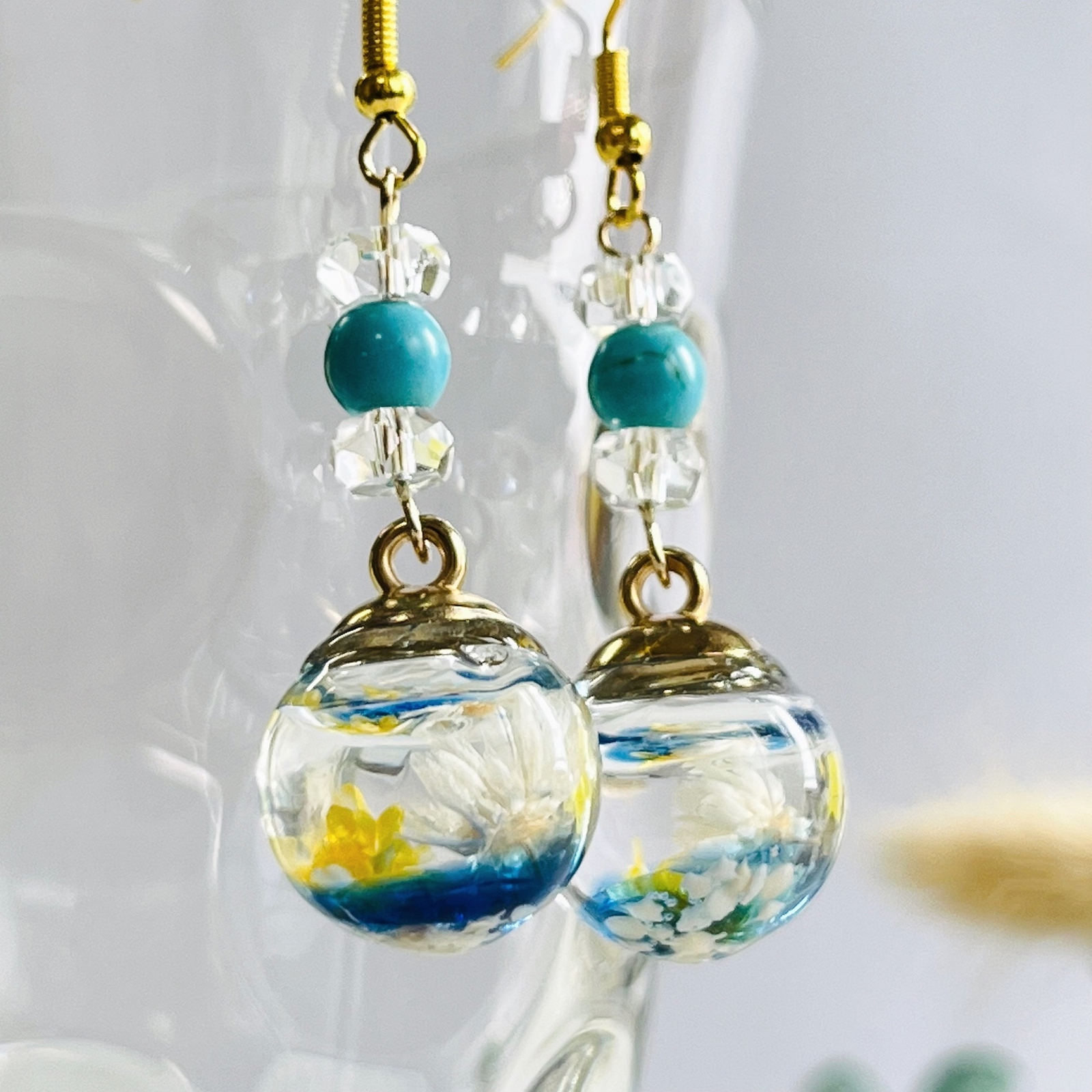 ピアス　ハーバリウム　かすみ草　水色　ピンク　星の砂　海　ビジュー　夏　推し ピアス ハーバリウム かすみ草 水色 ピンク 星の砂 海 ビジュー 夏