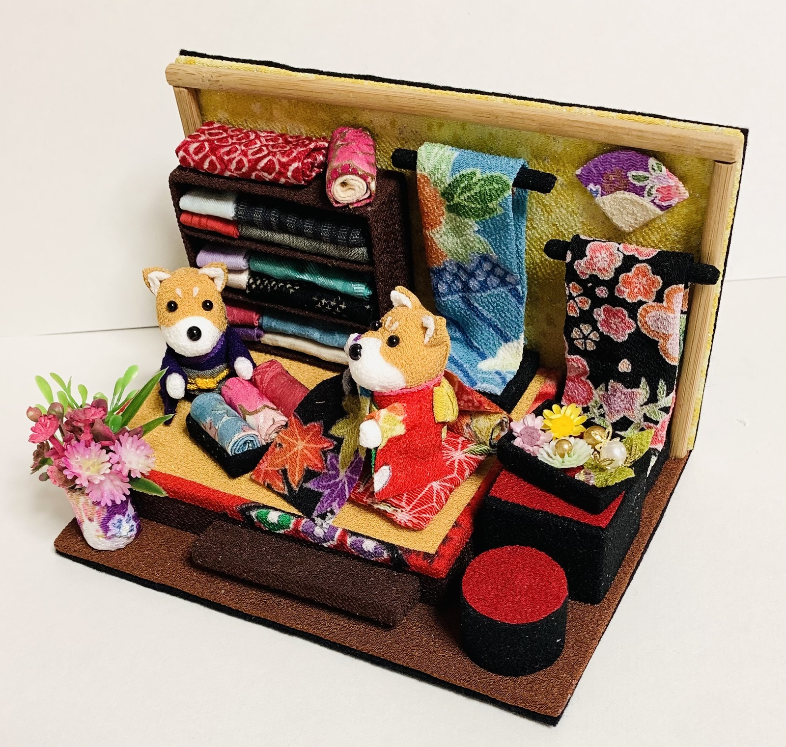 ちりめん細工 急須 インテリア 置物 ハンドメイド 受注制作】ちりめん細工置物「呉服屋さん」 - KUROGOMAKINA'S