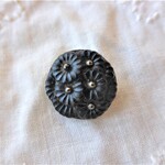 ブラックの花束　ヴィンテージチェコガラスボタンVinteg Czech Glass Button1個