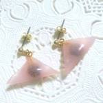 再販開始☆三角八つ橋のピアス☆淡桃ピンク