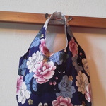 トートバッグ･マザーバッグ和柄キルトゲイト百花繚乱黒猫&牡丹紺色☆新色たくさん入ります☆