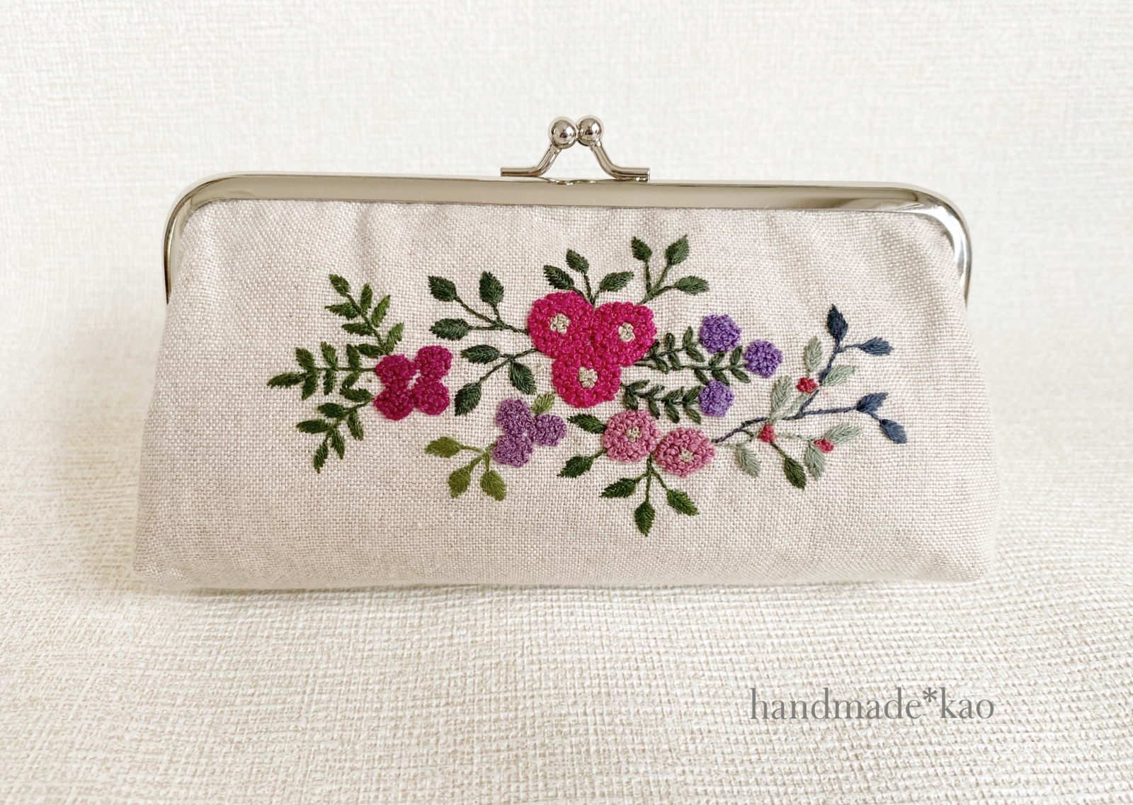 花の手刺繍＊トートバッグ - kao-fura-8'S GALLERY | minne 国内