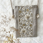 ［ホワイト］インド刺繍リボン　スマホショルダーバッグ　スマホポシェット
