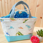 【送料無料🦖即納】洗える＊保冷保温　お弁当袋　ランチバッグ　お弁当巾着　＊小さめ＊　恐竜　水色