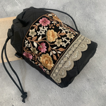 ショルダーチェーン付インド刺繍丸底巾着バック