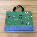 小さめレッスンバッグ　昆虫🦋黄緑(25×35センチ)　マチなし　ミニレッスンバッグ　バッグ　キルティング　レッスンバッグ