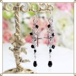【0164】樹脂ピアス・イヤリング　銀色クロス/黒カット＆グレーパール/チェーンゆら