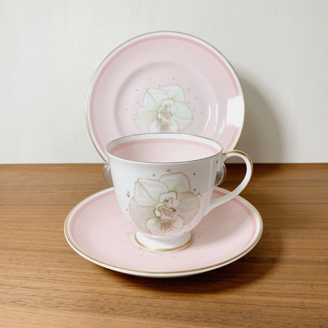 スージークーパー　陶器　洋書　Susie Cooper イギリス　アールデコ 6d2eccb0ef3e67e08959d1a798b8dc