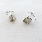 淡水真珠：pearl×triangle hoop pierce