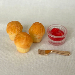 美味しいマフィンといちごジャム
