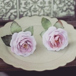 お庭に咲いた 薔薇 の 布花 コサージュ　(ロサ ケンティフォリア)