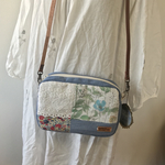 リバティ　爽やかな水色に合うパッチワークショルダーポーチ