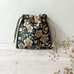 【再販】【人気】［グリーン］インド刺繍リボンミニ巾着