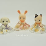 【SALE】シルバニアファミリー おすわり赤ちゃん用 花柄もこもこレース付きワンピース 色違い3枚セット