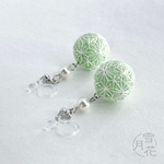 手まりイヤリング(ノンホールピアス)・手まりピアス＊レースのような麻の葉/淡いグリーン［小さなてまり/手毬/手鞠］