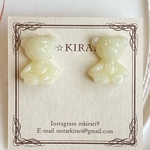 クマのピアス　ホワイト