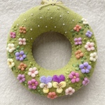 【20191214さまオーダー品】フェルトと刺繍のフラワーリース　グリーン
