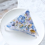 青いお花の三角レジンバンスクリップ