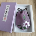 187 日本刺繍/祈りの蓮華袋「鉄線花」/  お祝い 和のギフト 和風プレゼント 伝統工芸 着物 手刺繍 巾着 縁起物 お守り 和柄 