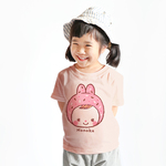 名入れ　名前入り　Ｔシャツ（キラキラした目のイチゴうさぎちゃん/アプリコット）