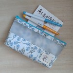 〈 リバティ  ロス 〉ラミネート・窓付き ペンポーチ（20㎝ファスナー）