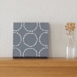 ちいさなファブリックパネル｜タンバリン柄｜グレー ダークグレー｜モノトーン｜12×12cm