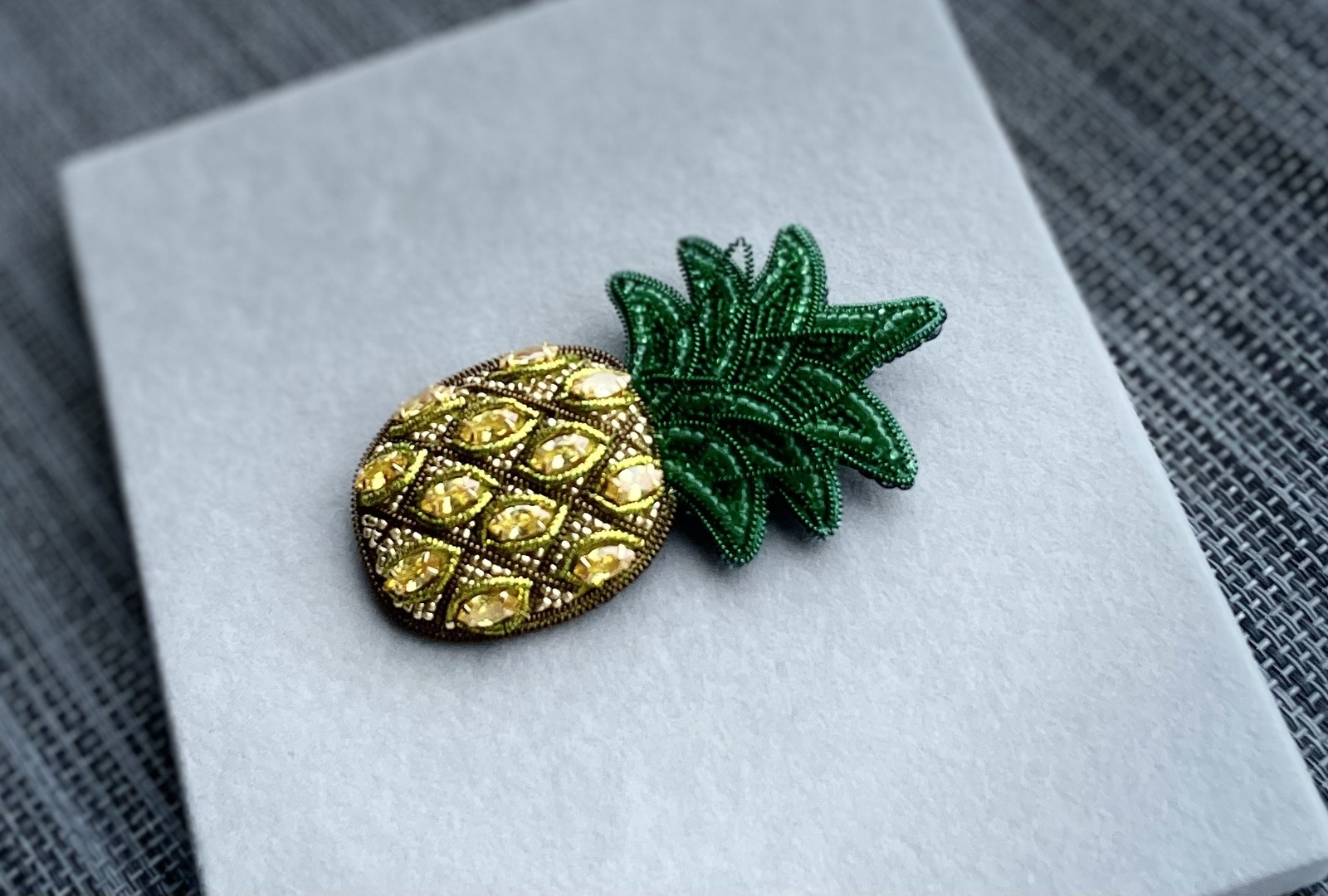 こり パイナップル レモンビーズ刺繍 ブローチ ハンドメイドアクセサリ ビーズ刺繍のブローチ -パイナップル-pineapple - Belva