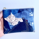 チャーミーキティ様リクエスト品❣️超便利ラミネートミニポーチ　ブルーデニムポケットねこ😻肉球　12cmファスナー　裏面クリア生地