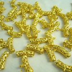 金属パーツ チャーム 金 透かし筒　大 10個 19mm[4582434306065] 