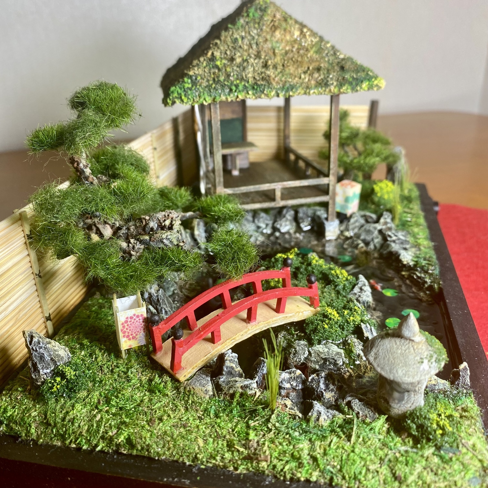 ミニチュア日本庭園..東屋のある池泉回遊式日本庭園 ジオラマ