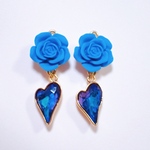 薔薇とビジューのピアス・イヤリング 青 ハート