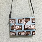 コンパクトサコッシュ『ハーシーズチョコレート』ブルー