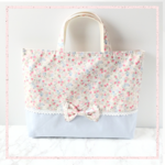 レッスンバッグ☆小花といちご　ブルー