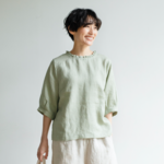 目を惹く大人可愛いリネンブラウス　フリル襟　 前後着用可能 2WAYブラウス　薄い緑色230609-3