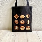 Cafe-sweets☆羊毛刺繍 キャンバストート〜焼菓子ミックス🍪🥮🧇（ブラック）
