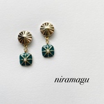 gold cabochon＊green charm pierce