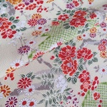 🐇クリーム色 花模様 正絹 縮緬地 丹後ちりめん 【50cm×36cm】 仕付け糸付き着物の解き 和布 生地 はぎれ リメイク素材 silk100%